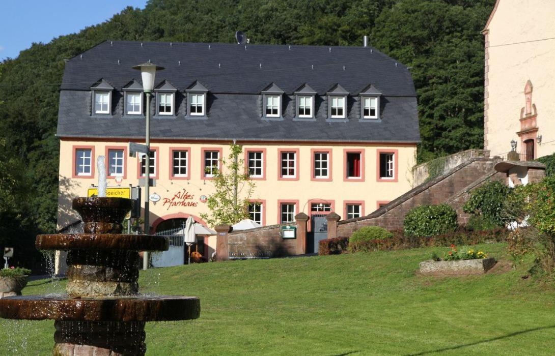Altes Pfarrhaus Hotel Auw an der Kyll Exterior photo